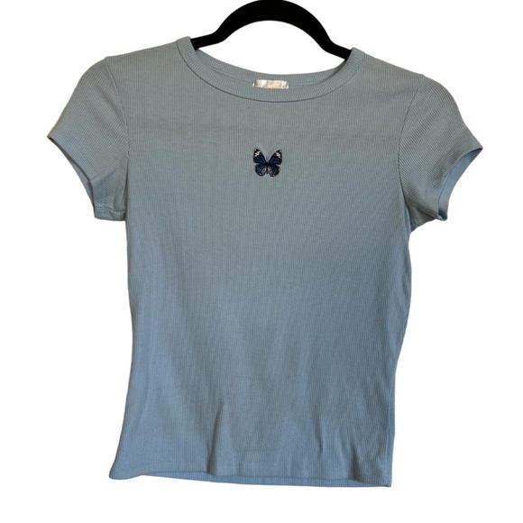 Tops - Blue t-shirt with embroidered butterfly